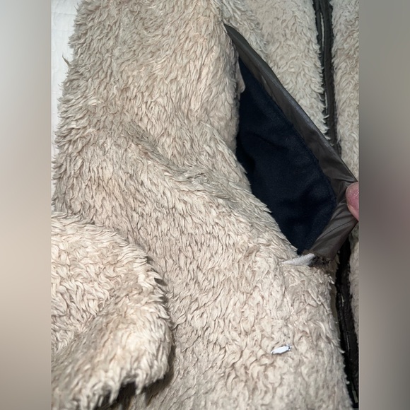 Patagonia Women's Tan Teddy Jacket - Picture 5 of 8